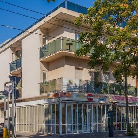 Residence Royal Римини Екстериор снимка