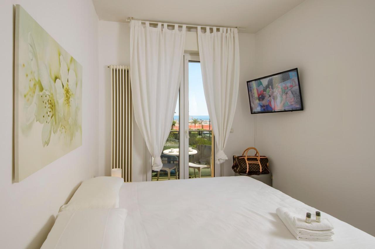 Residence Royal Римини Екстериор снимка