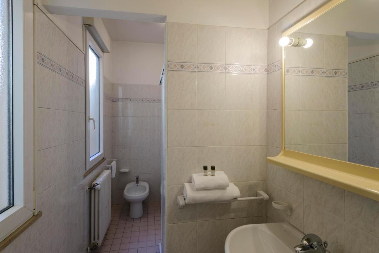 Residence Royal Римини Екстериор снимка