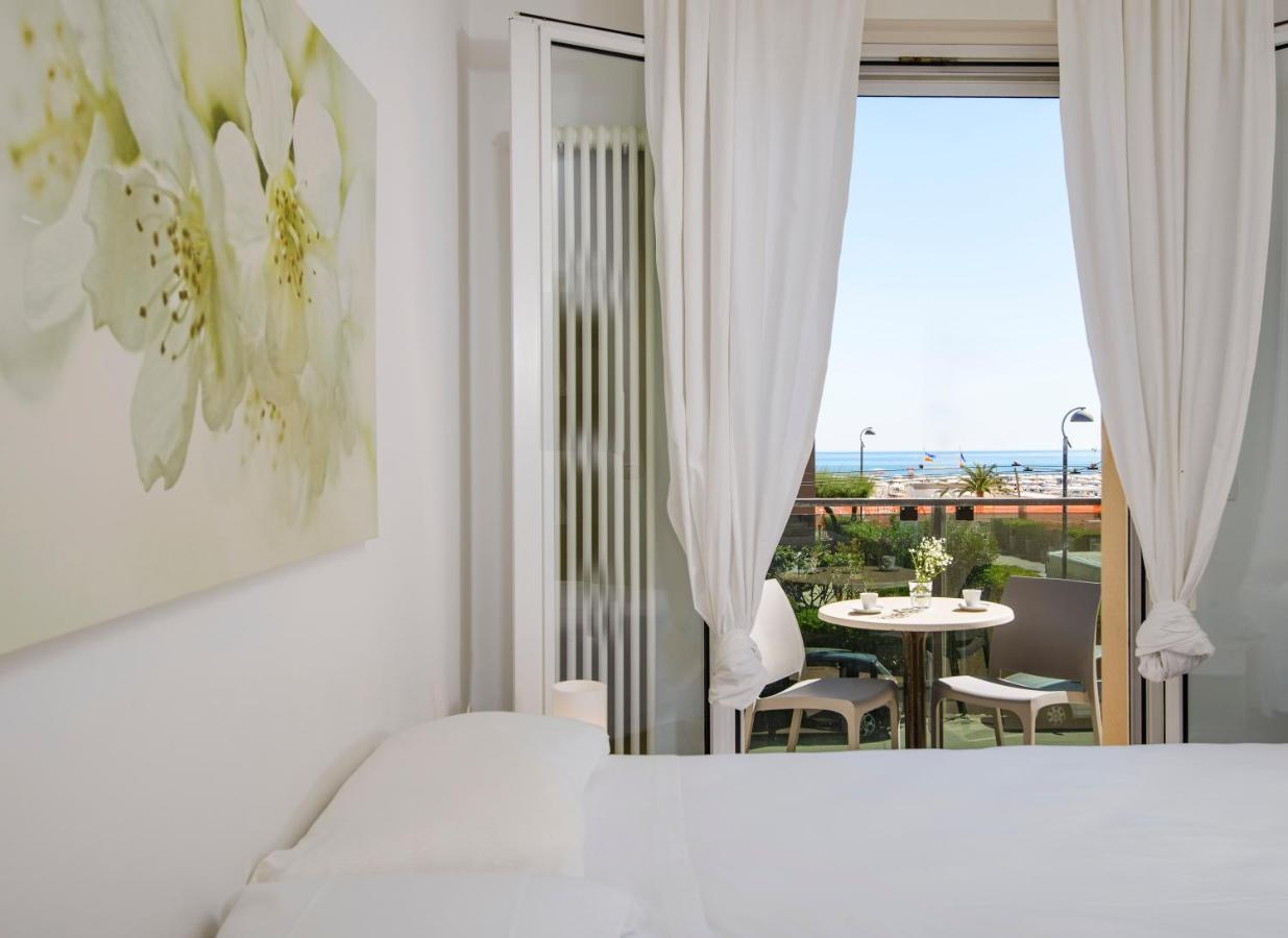 Residence Royal Римини Екстериор снимка