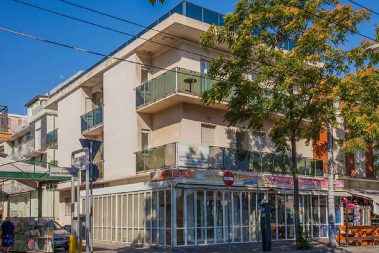 Residence Royal Римини Екстериор снимка