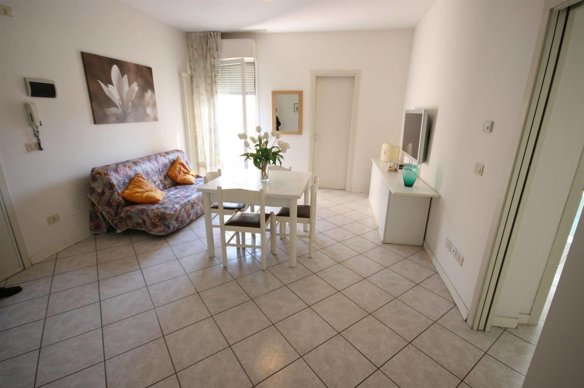 Residence Royal Римини Екстериор снимка
